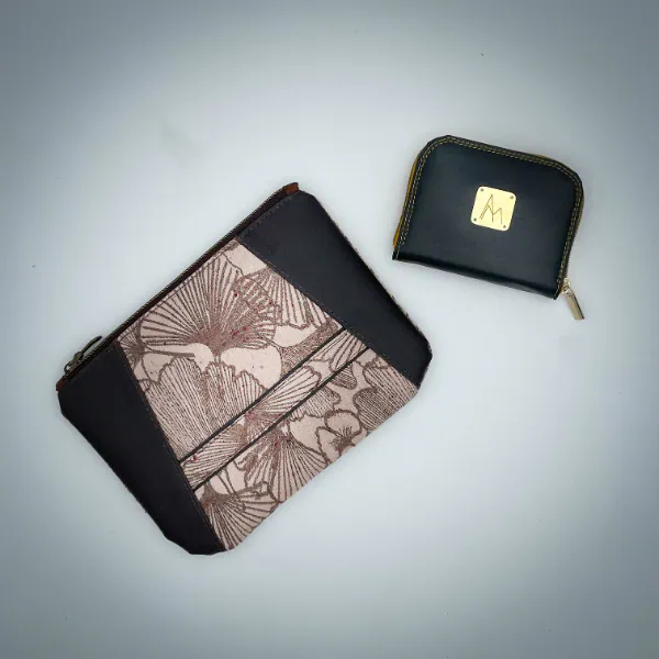 Pyramide pouch and Mini En Ville wallet in Nisiar grape marc leather, side by side outdoors