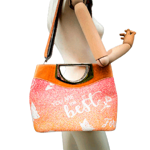 A shoulder bag made of caramel cowhide leather and a gradient-colored babywearing wrap with motivational texts and icons in white.