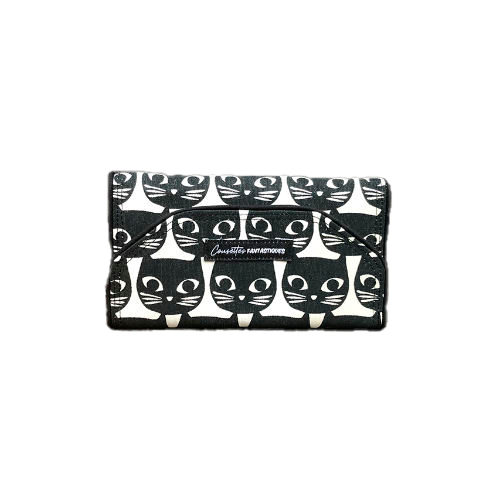 A wallet made from black and white 100% cotton canvas on the outside and pink poplin and bird-patterned cretonne on the inside.
