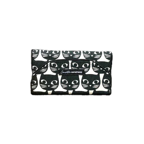 A wallet made from black and white 100% cotton canvas on the outside and pink poplin and bird-patterned cretonne on the inside.