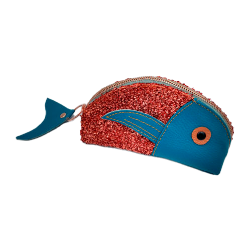 Une pochette zippée fabriquée à partir d'un tissu extensible avec du bouclé métallique cuivré, du similicuir bleu turquoise, et une doublure menthe clair.